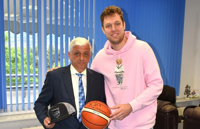 Александър Везенков