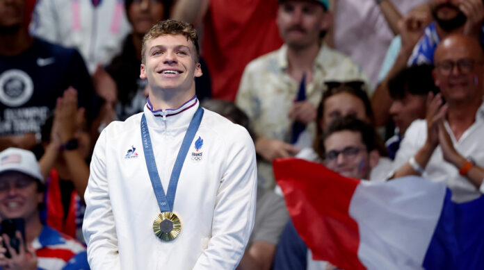 Леон Маршан плуване